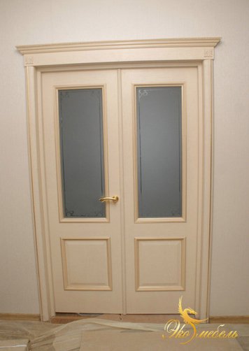 Двустворчатые двери из мдф-бежвые со стеклом RAL
